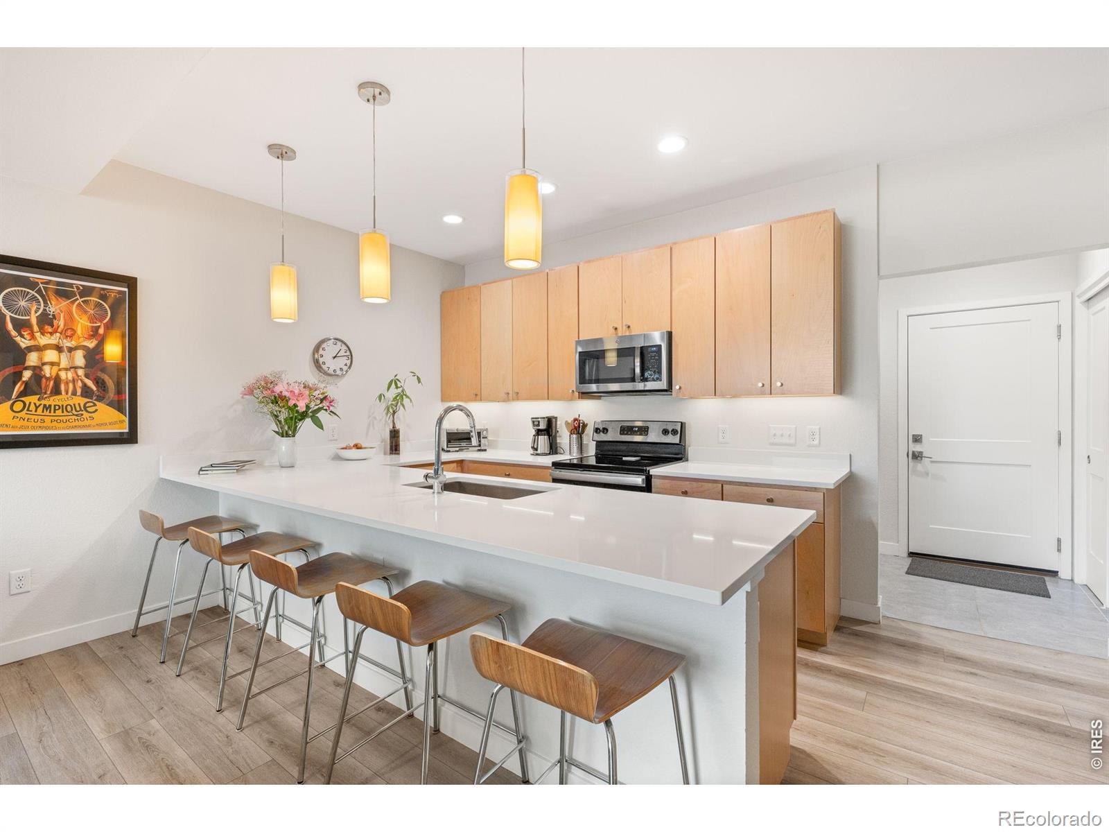 Image 3: Modern, sleek, and functional kitchen with electric appliances Image 3: Modern, sleek, and functional kitchen with electric appliances