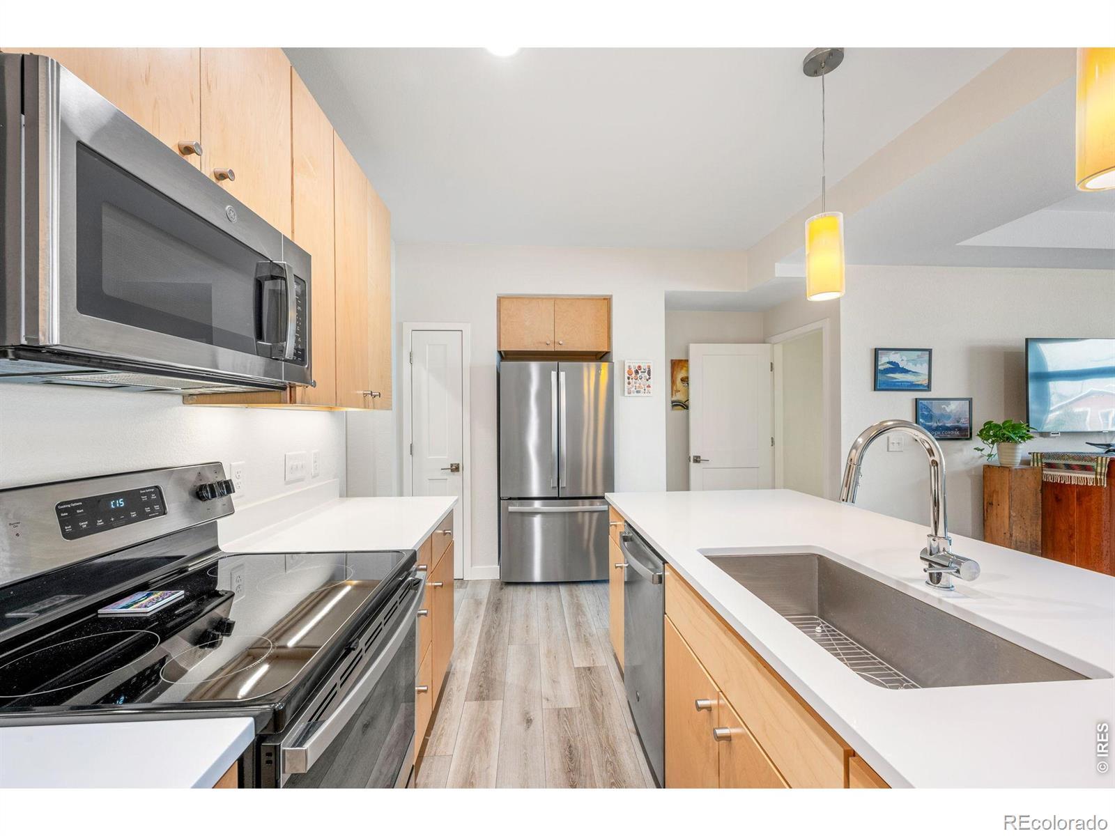Image 4: Bright, open and ready for entertaining Image 4: Bright, open and ready for entertaining