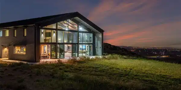 Image 3: Aluminum double thermal storefront glass throughout Image 3: Aluminum double thermal storefront glass throughout