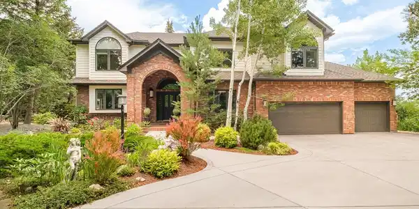 1323 Swallow Court