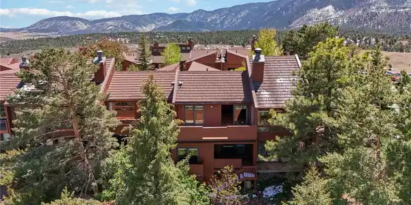 4535 Sentinel Rock