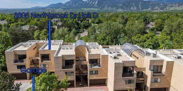 Image 4: Detached garage is steps away from condo Image 4: Detached garage is steps away from condo