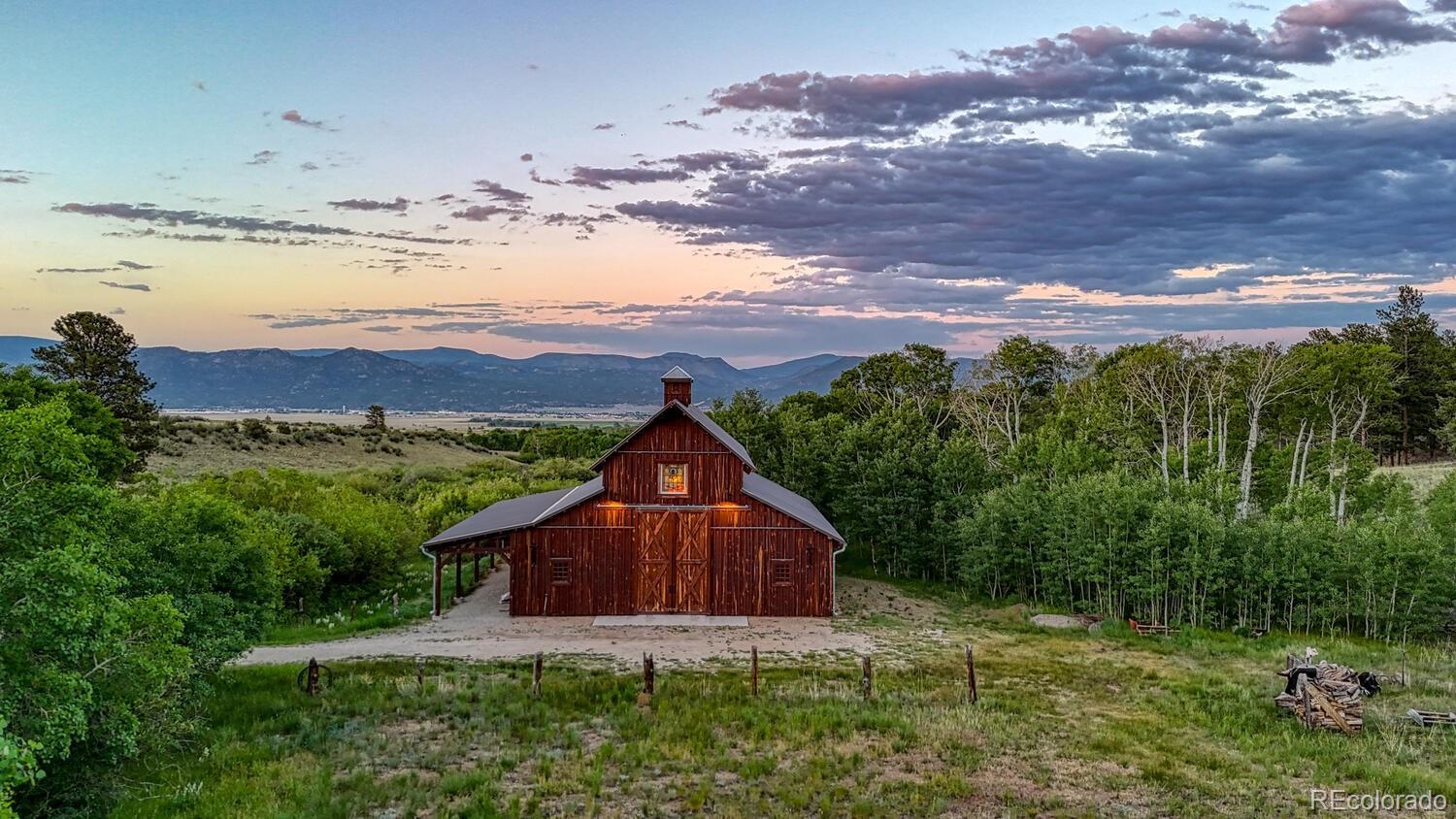 Image 4: Timber frame barn