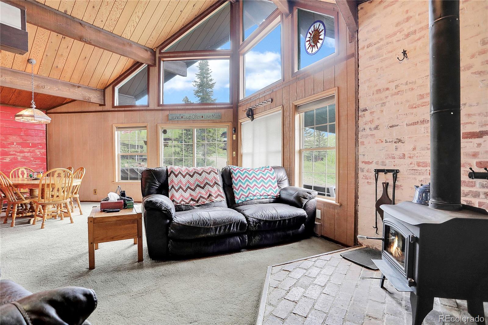 Image 4: Living Room