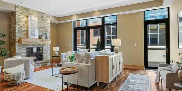 Image 3: Living Room
