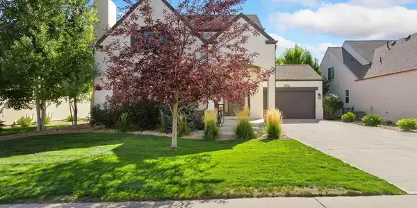 Image 4: Mature landscaping. Image 4: Mature landscaping.