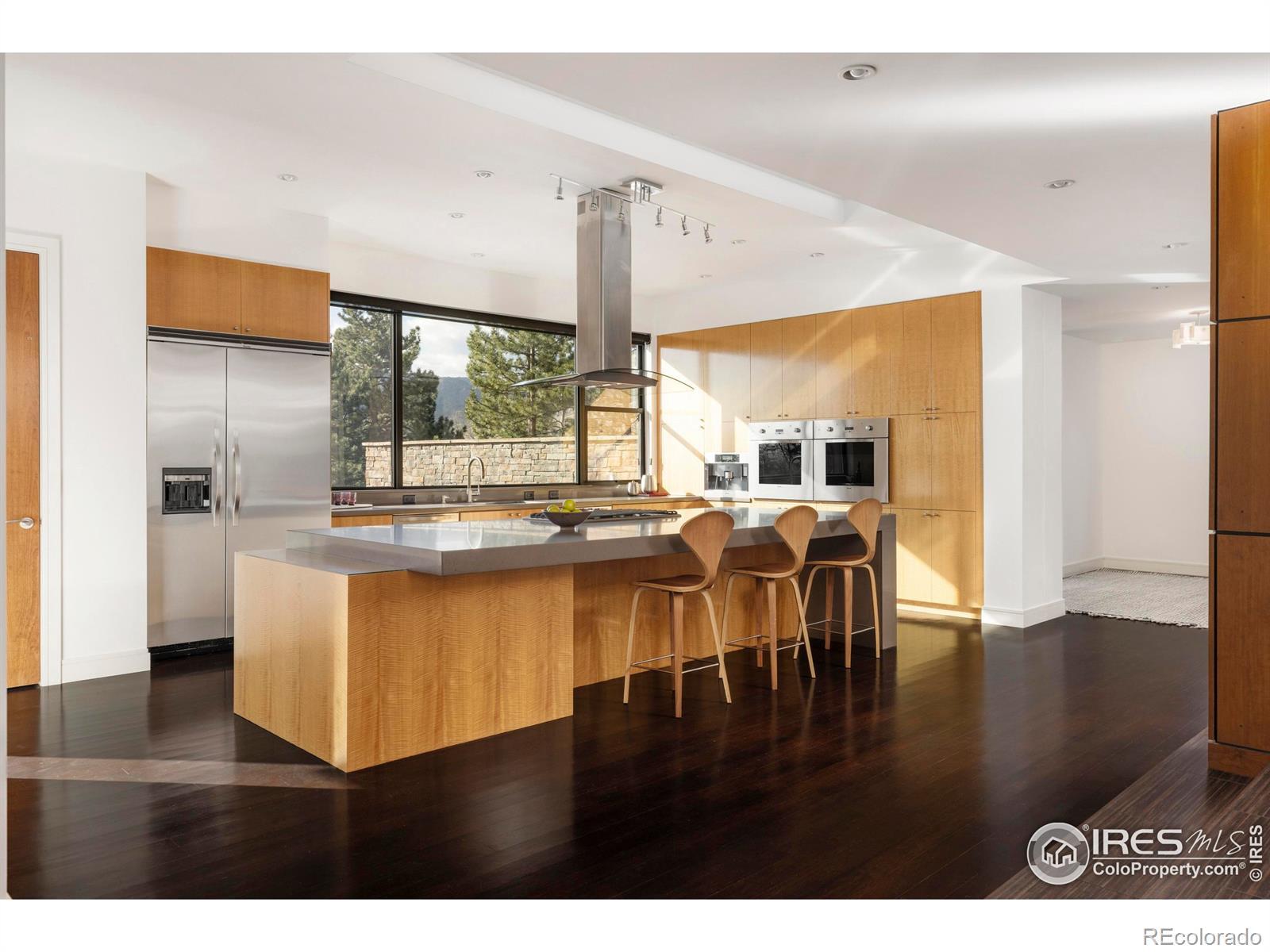 Image 2: With a flowing indoor-outdoor layout, clean contemporary design, and convenient elevator access, this home offers an excellent layout and breathtaking views. Image 2: With a flowing indoor-outdoor layout, clean contemporary design, and convenient elevator access, this home offers an excellent layout and breathtaking views.
