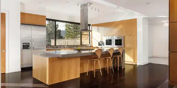 Image 2: With a flowing indoor-outdoor layout, clean contemporary design, and convenient elevator access, this home offers an excellent layout and breathtaking views. Image 2: With a flowing indoor-outdoor layout, clean contemporary design, and convenient elevator access, this home offers an excellent layout and breathtaking views.