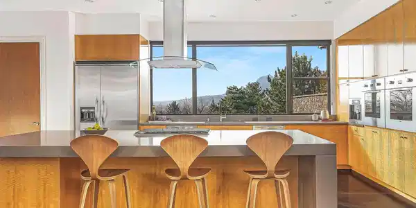 Image 4: The open, bright kitchen is designed to take full advantage of Flatiron views from nearly every angle. Image 4: The open, bright kitchen is designed to take full advantage of Flatiron views from nearly every angle.