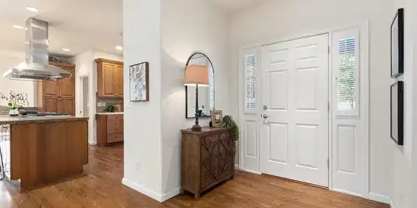 Image 4: Inviting Entry Image 4: Inviting Entry