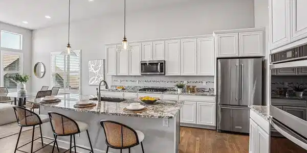 Image 4: Gorgeous kitchen with large island. Image 4: Gorgeous kitchen with large island.