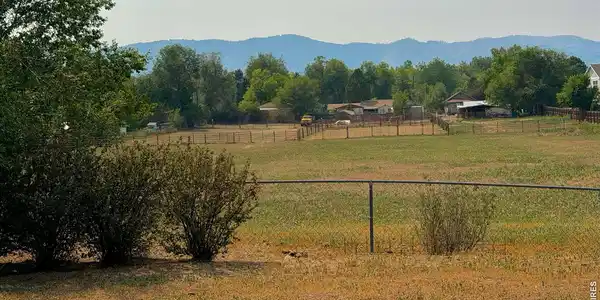 Image 4: Backs to private horse pasture with mountain views