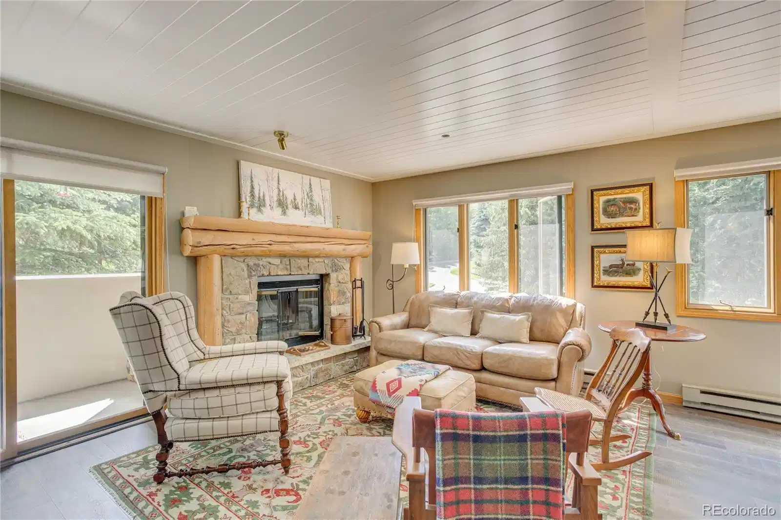 Image 1: Exquisitely Remodeled Corner Unit with Views Image 1: Exquisitely Remodeled Corner Unit with Views