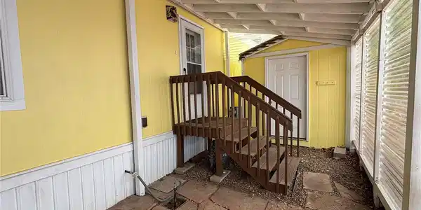 Image 4: Side Entry Image 4: Side Entry