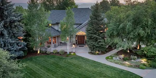 8439 Greenwood Drive