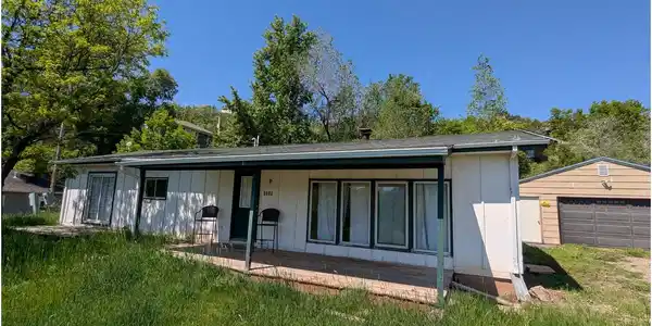 Image 4: Covered front porch