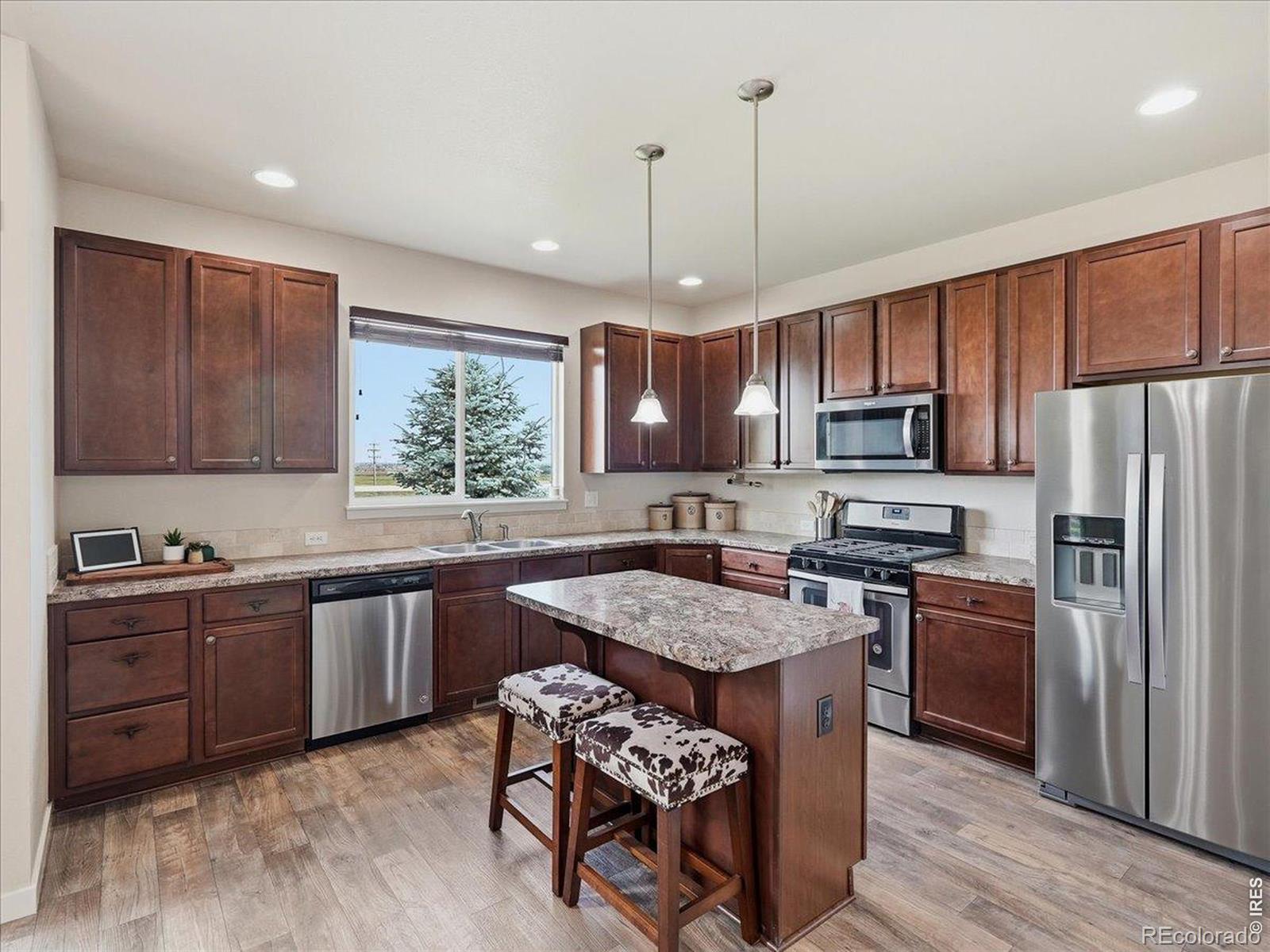 Image 4: Stainless steel appliances and 42 inch cabinets Image 4: Stainless steel appliances and 42 inch cabinets