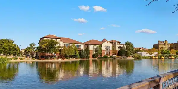 231 W Riverwalk