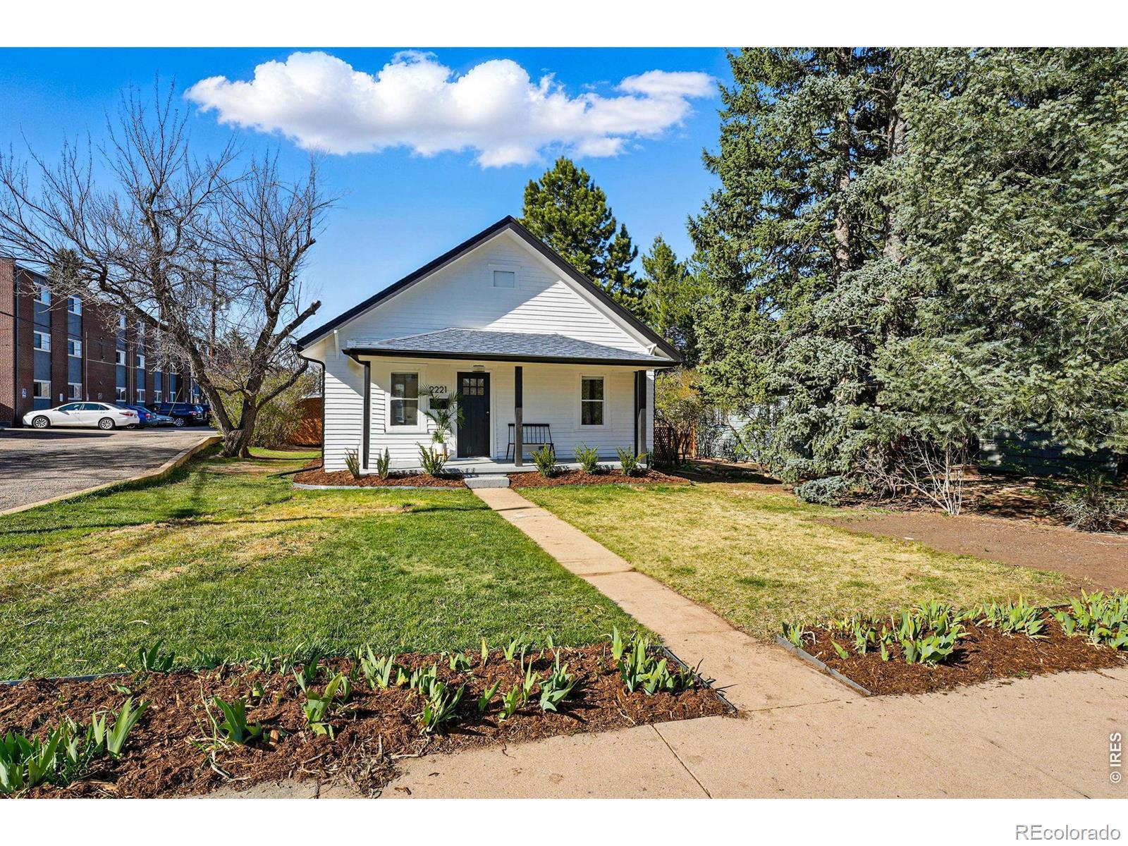 Image 1: Welcome to 2221 Columbine Ave! Image 1: Welcome to 2221 Columbine Ave!
