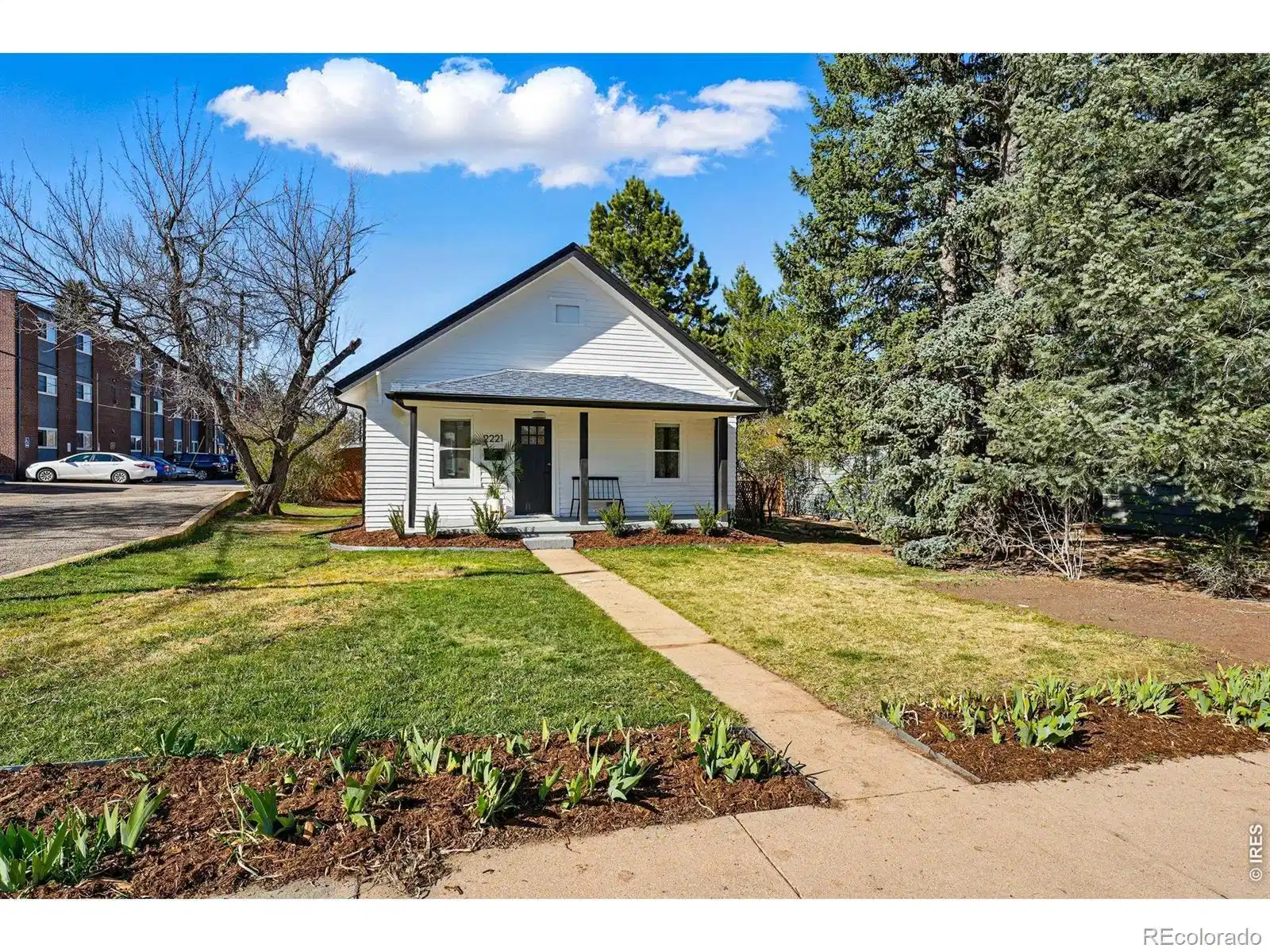 Image 1: Welcome to 2221 Columbine Ave! Image 1: Welcome to 2221 Columbine Ave!
