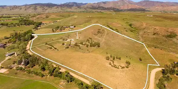 Image 2: This extraordinary earth-shelter residence commands 27 striking acres