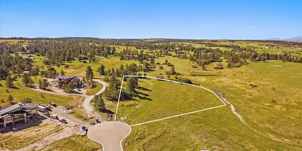 2379 Fox View Trail