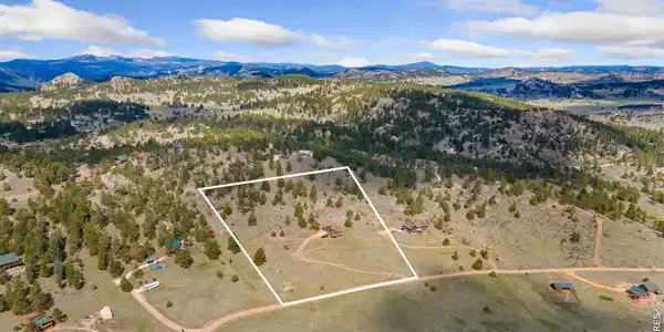 Image 3: White square shows property lines Image 3: White square shows property lines