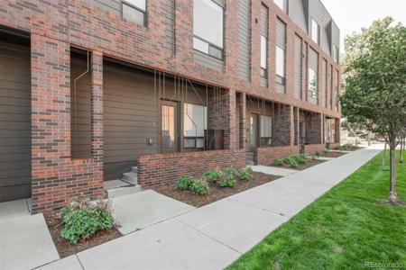 910 W 40th Avenue