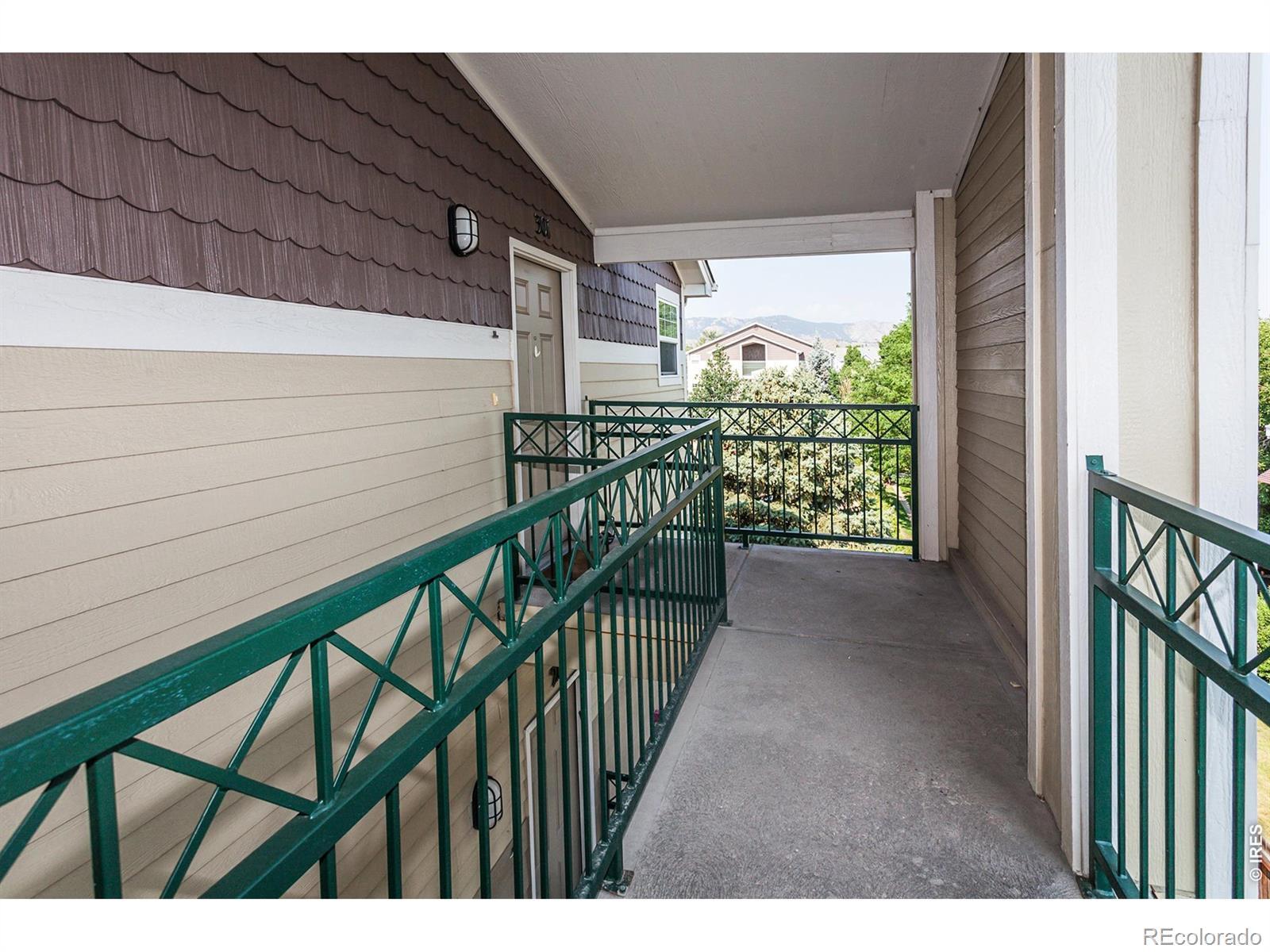 Image 3: Private entrance