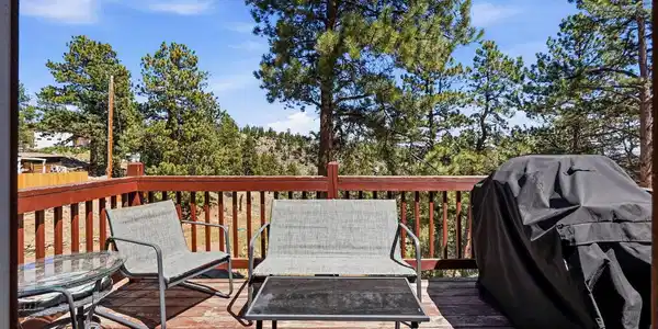 Image 4: Almost 1 acre of serenity! Image 4: Almost 1 acre of serenity!