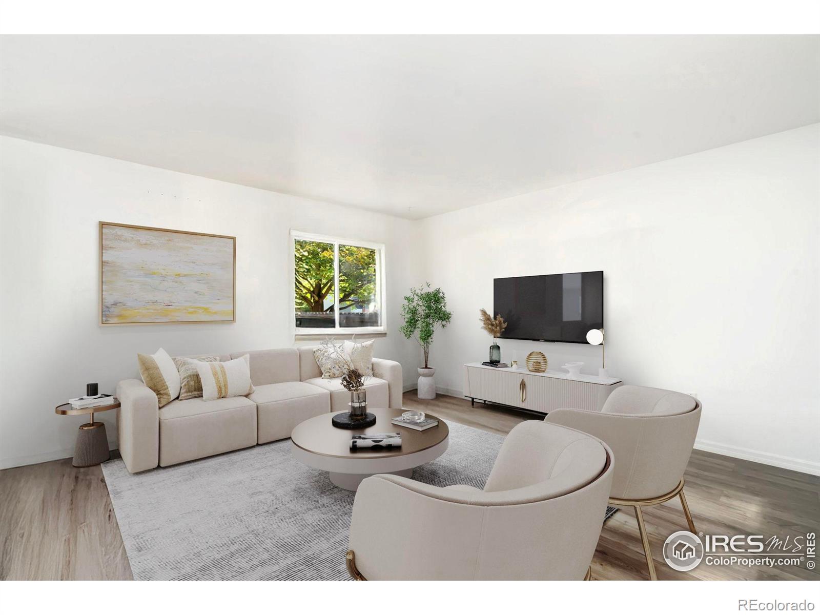 Image 3: Living room