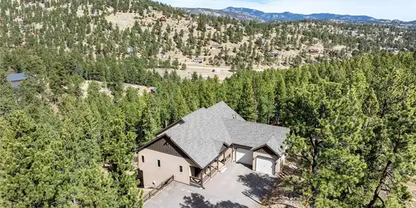 21 Hummingbird Court
