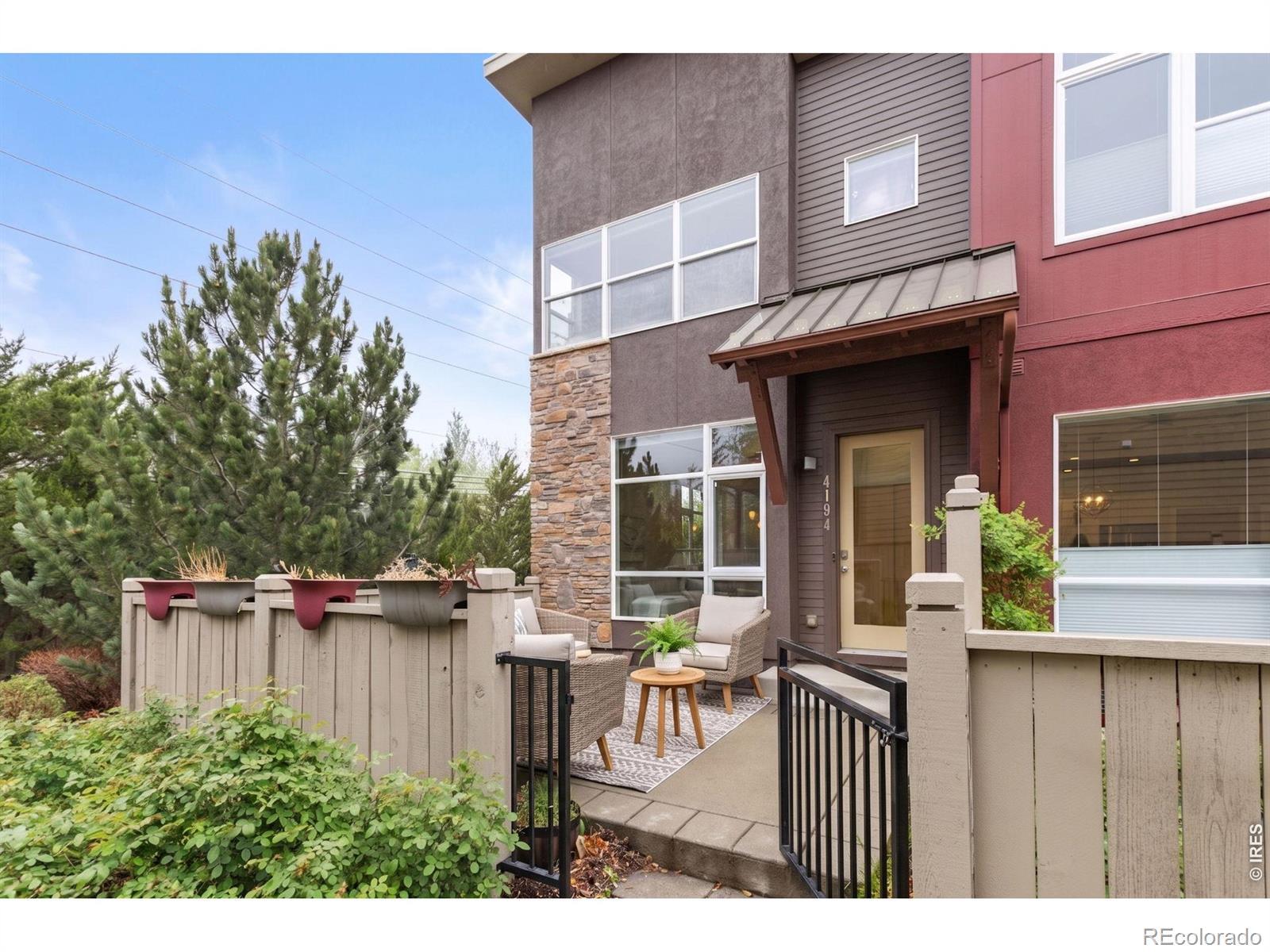 Image 3: Private fenced front patio Image 3: Private fenced front patio