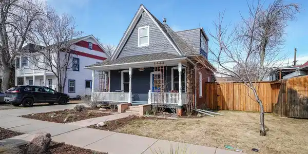 Image 2: Front Yard & Porch Image 2: Front Yard & Porch