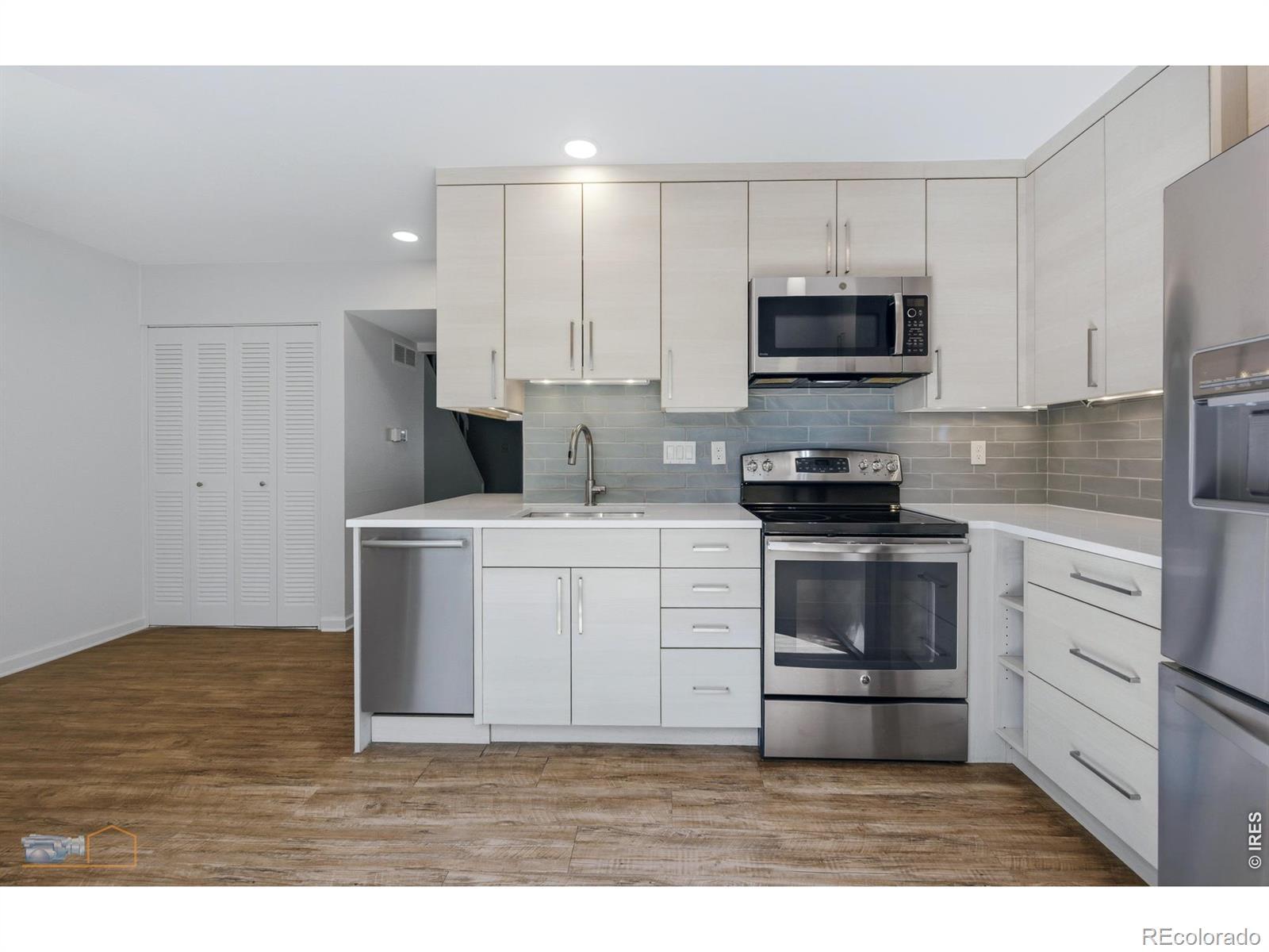 Image 2: Fully remodeled kitchen w/ stainless appliances