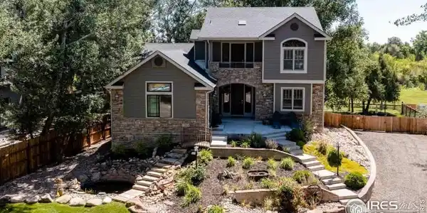 518 N Overland Trail