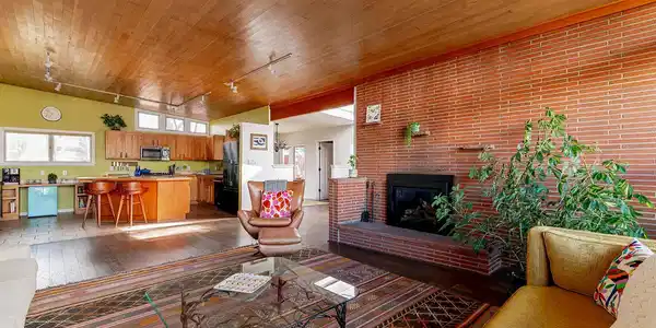 850 Dickens Court