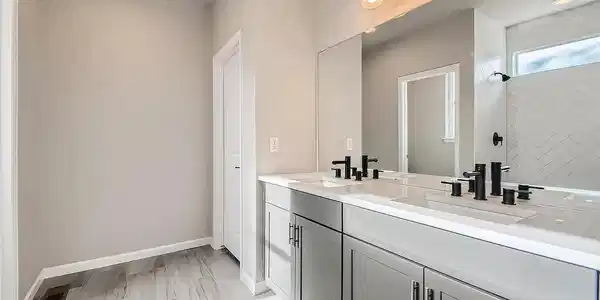 Image 4: Primary Bathroom