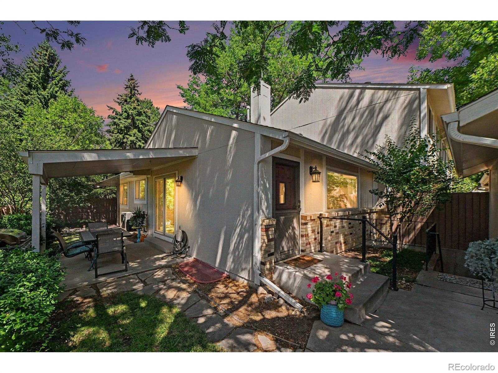 Image 2: Front entry and basement outside entry Image 2: Front entry and basement outside entry