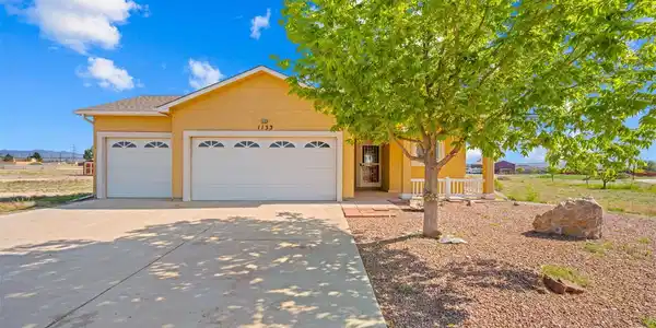 1133 E Ivanhoe Drive