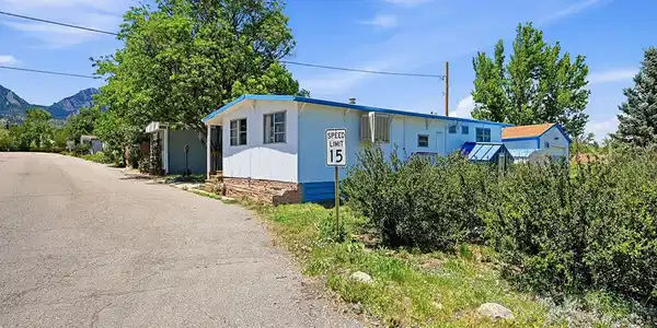 Image 3: Front