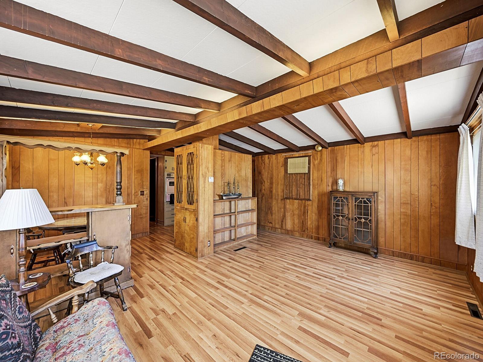 Image 4: Living Room