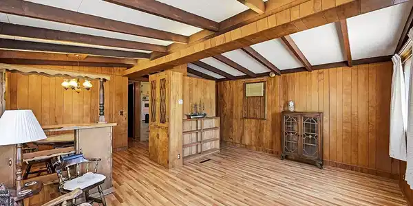 Image 4: Living Room