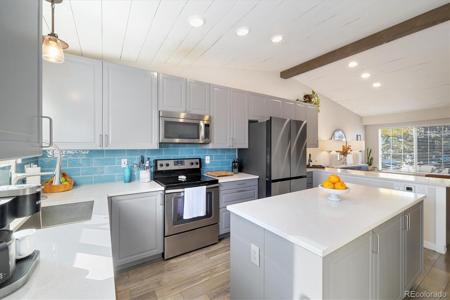 9823 Castle Ridge Circle