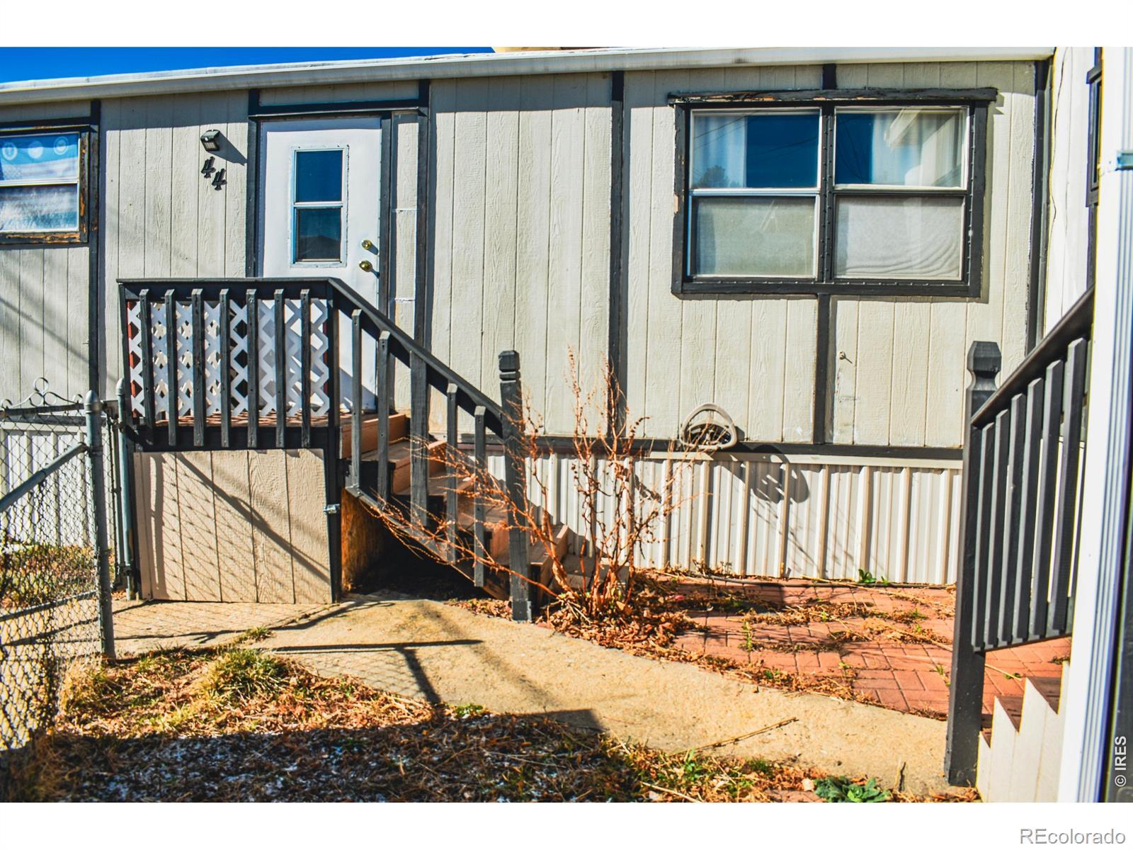 Image 4: Side door by the yard - East