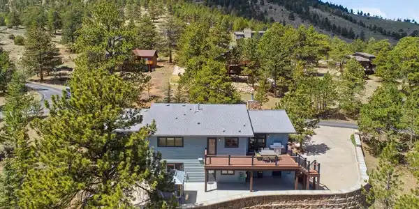 1075 Fall River Court