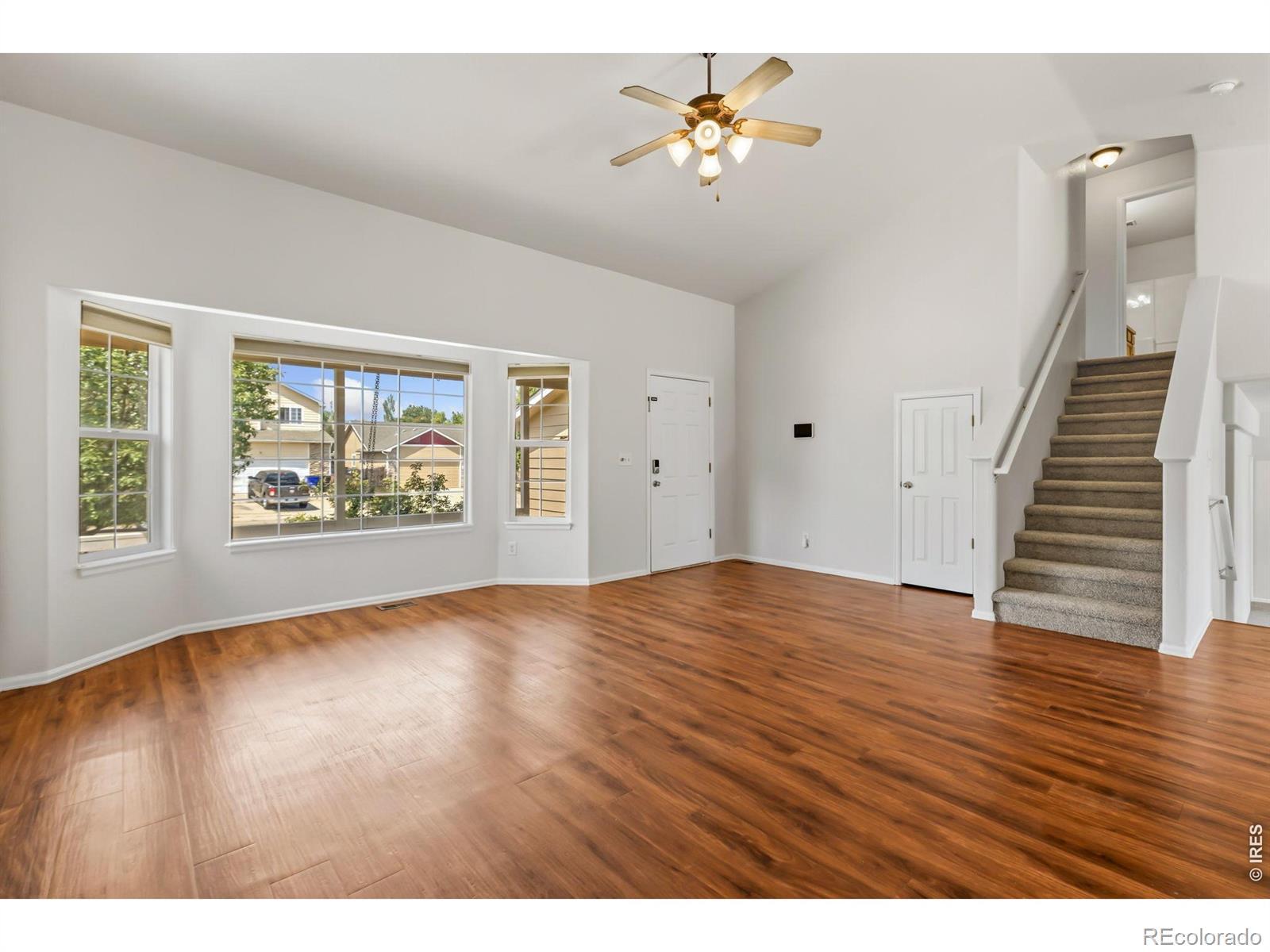 Image 2: Living Room Image 2: Living Room
