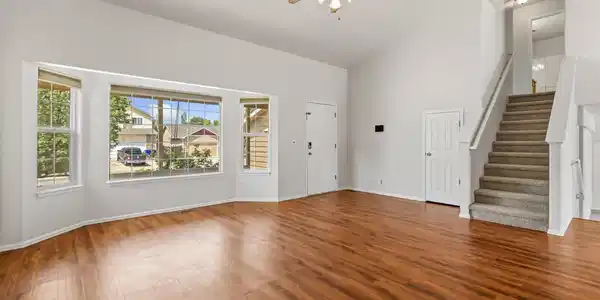 Image 2: Living Room Image 2: Living Room