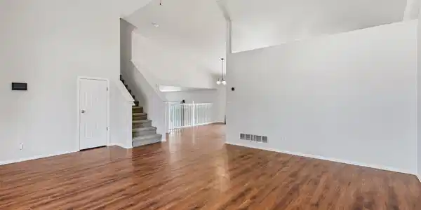 Image 4: Living Room Image 4: Living Room