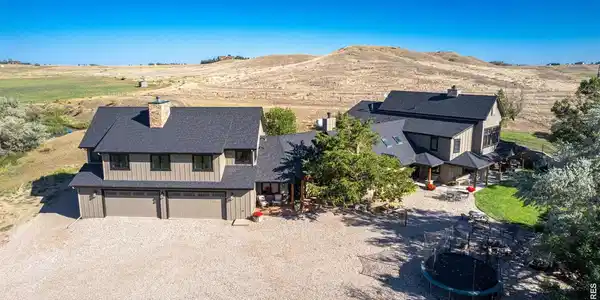 Image 4: AirBNB Style Apartment Above Your Massive Garage/Shop Image 4: AirBNB Style Apartment Above Your Massive Garage/Shop